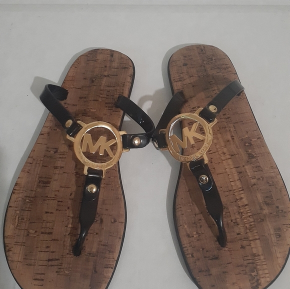 Michael Kors Sz. 6 Thong Sandals - Picture 6 of 6